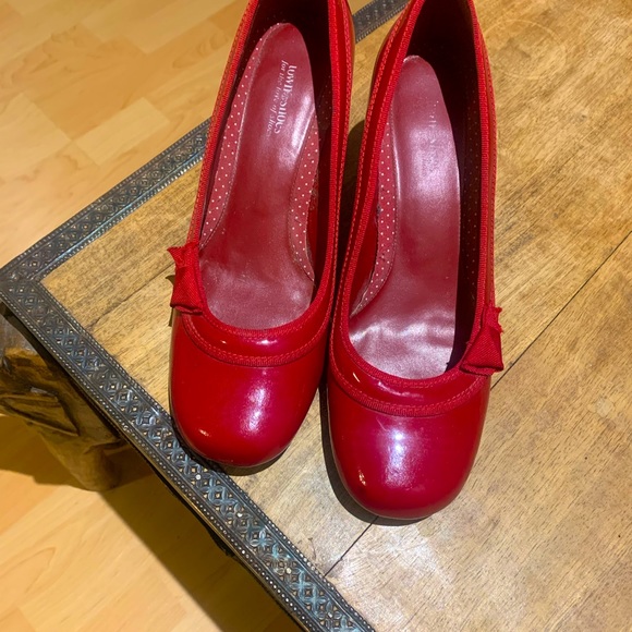 Red Heels! - Picture 1 of 3